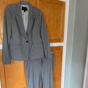 Banana Republic Grey Woman’s 2 piece Suit